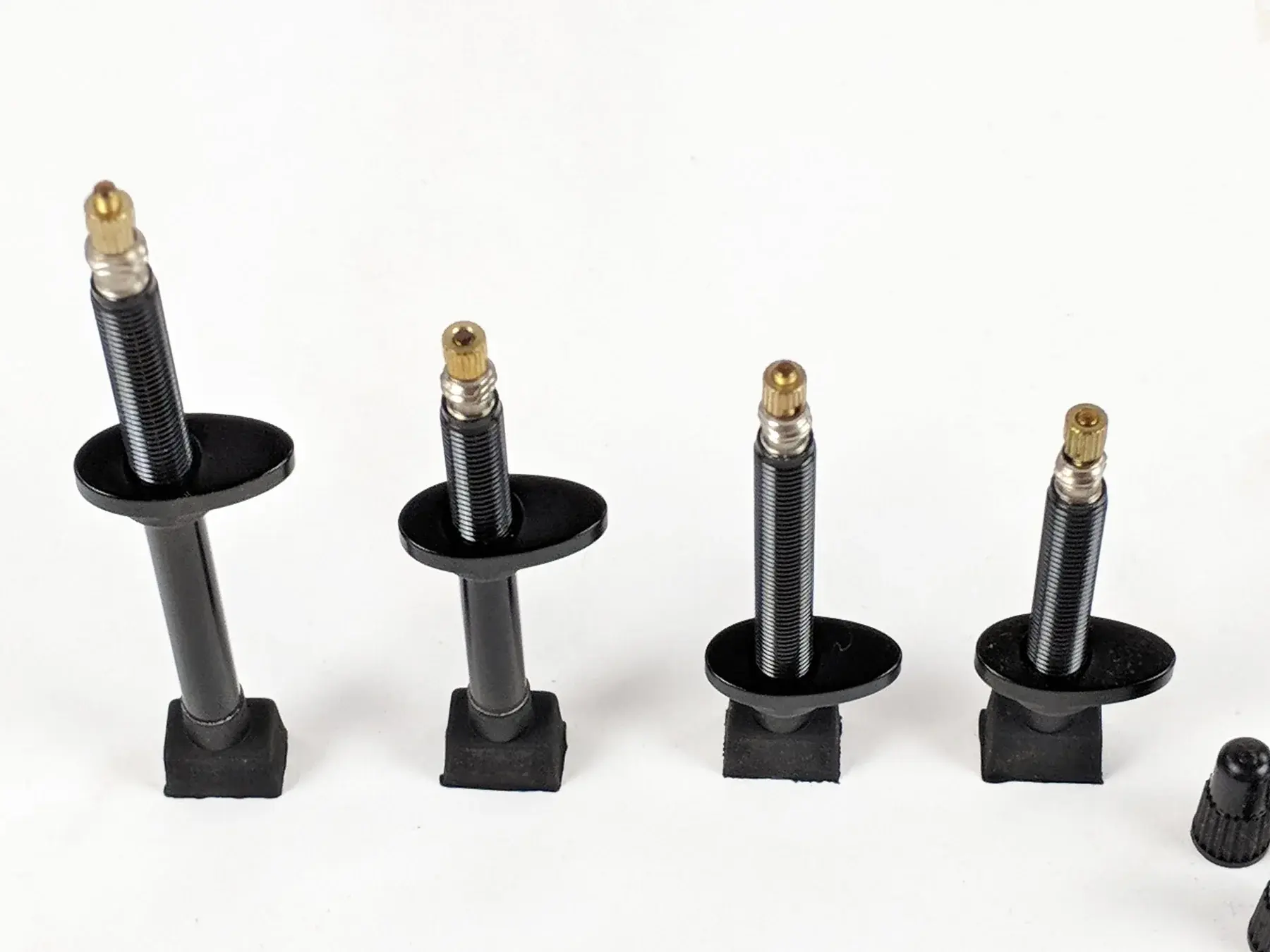tubeless-valvestems-black-various-height-offset-wingnut_1800x1800.webp