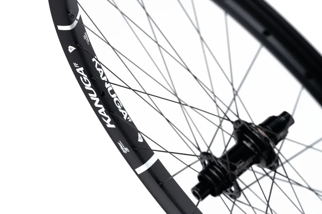 Kanuga FF White detail 2.webp